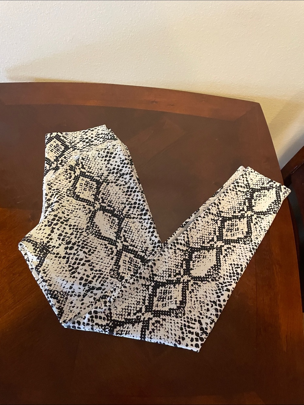 Balance athletica black & White Snake Print Leggings
